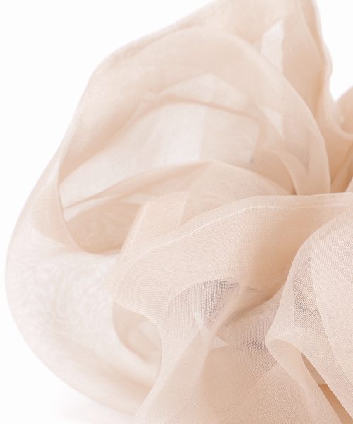 Spick & Span（スピックアンドスパン）の「TENDRESSE STUDIO / テンドレッセ スタジオ SHEER SILK SCRUNCHIE（シュシュ・レディース・ベージュ/ブラック・FREE）」の3枚目の写真