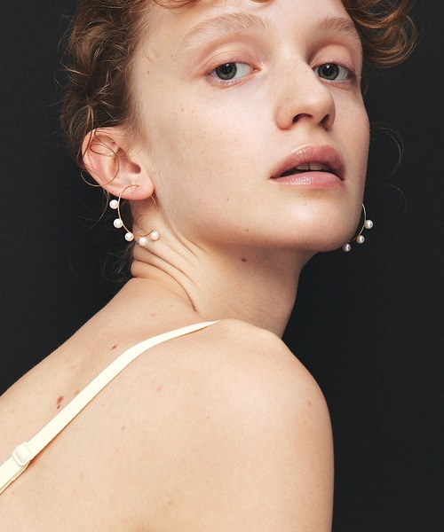les bonbon(ルボンボン)の「【les bon bon】flotter pearl hoop pierce S/フロテ パール フープ ピアス S 両耳 BOB911(ピアス(両耳用)・レディース・ホワイト・FREE)」の3枚目の写真