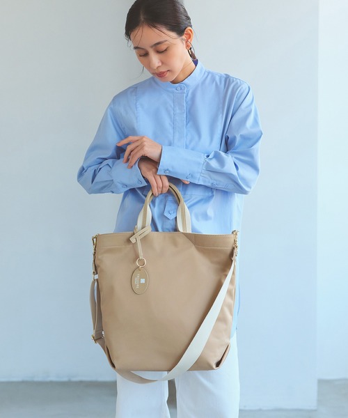 TREASURE TOPKAPI(トレジャートプカピ)の「【TREASURE TOPKAPI】ストライプハンドル ナイロン 縦型 2way トートバッグ A4対応(トートバッグ・レディース・ダークグレー/ブラック/ベージュ系その他2/ネイビー・FREE)」の4枚目の写真