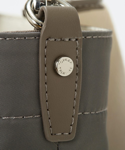 TREASURE TOPKAPI(トレジャートプカピ)の「【TREASURE TOPKAPI】ストライプハンドル ナイロン 縦型 2way トートバッグ A4対応(トートバッグ・レディース・ダークグレー/ブラック/ベージュ系その他2/ネイビー・FREE)」の14枚目の写真