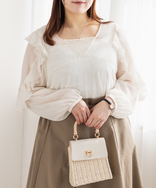 CLETTE(クレット)の「CLETTEオリジナルシアーラッフルフリルブラウス(シャツ/ブラウス・レディース・ブラック/アイボリー/ピンク・3L/LL/4L)」の2枚目の写真