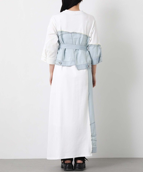 AULA AILA(アウラアイラ)の「AULAデニムドッキングワンピ(ワンピース・レディース・ネイビー/オフホワイト・FREE)」の4枚目の写真