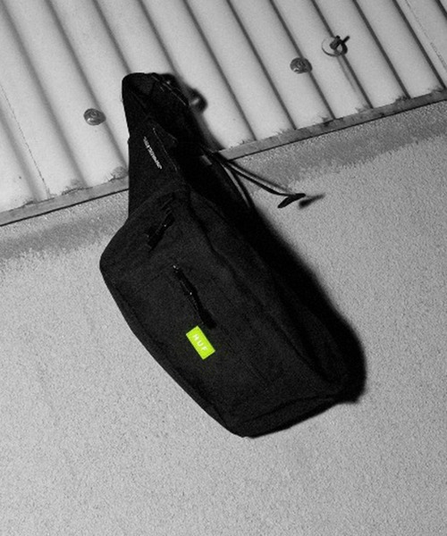 HUF（ハフ）の「HYDE WAIST BAG（ボディバッグ/ウエストポーチ・メンズ・ブラック・O/S）」の2枚目の写真