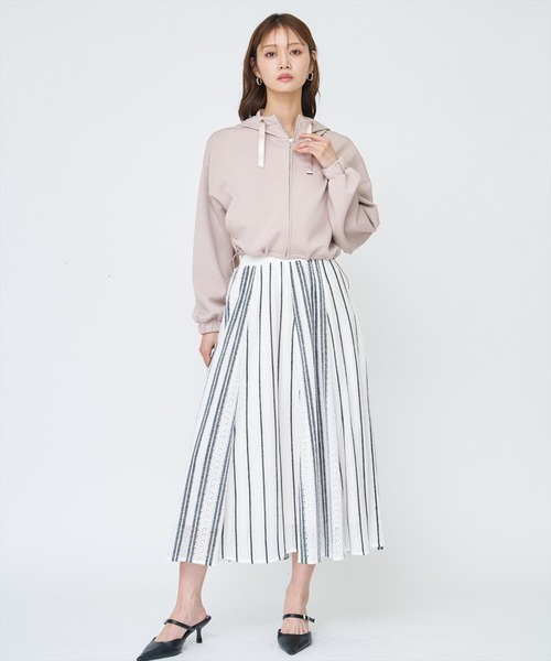 AND COUTURE(アンドクチュール)の「ラッセルストライプロングスカート(スカート・レディース・ホワイト系その他/ベージュ系その他・FREE)」の1枚目の写真