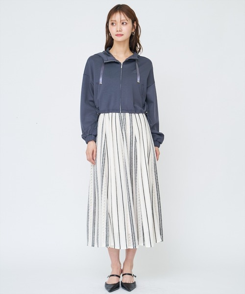 AND COUTURE(アンドクチュール)の「ラッセルストライプロングスカート(スカート・レディース・ホワイト系その他/ベージュ系その他・FREE)」の2枚目の写真