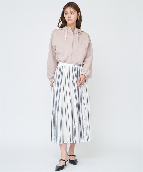 AND COUTURE(アンドクチュール)の「ラッセルストライプロングスカート(スカート・レディース・ホワイト系その他/ベージュ系その他・FREE)」の4枚目の写真