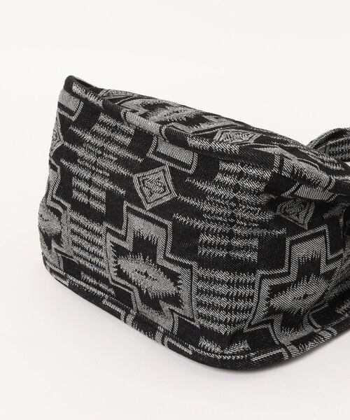 PENDLETON(ペンドルトン)の「【 PENDLETON / ペンドルトン 】JAQUARD DENIM BAG / ジャガードデニムバッグ(トートバッグ・レディース・ブラック/インディゴブルー・FREE)」の10枚目の写真