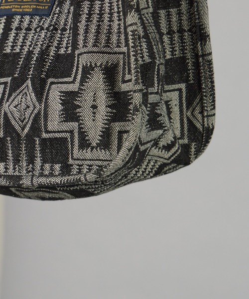 PENDLETON(ペンドルトン)の「【 PENDLETON / ペンドルトン 】JAQUARD DENIM BAG / ジャガードデニムバッグ(トートバッグ・レディース・ブラック/インディゴブルー・FREE)」の3枚目の写真