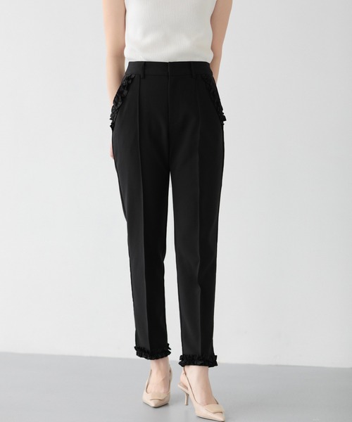 Fit more（フィットモア）の「フリルスリットテーパードパンツ（その他パンツ・レディース・ピンク/ホワイト/ブラック・M/S/PS）」の2枚目の写真