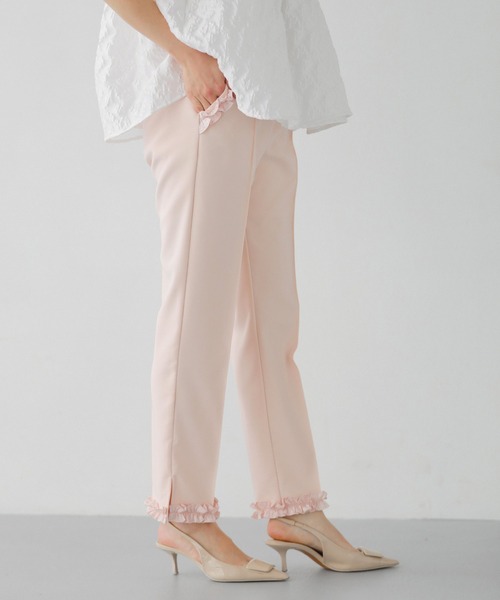 Fit more（フィットモア）の「フリルスリットテーパードパンツ（その他パンツ・レディース・ピンク/ホワイト/ブラック・M/S/PS）」の4枚目の写真