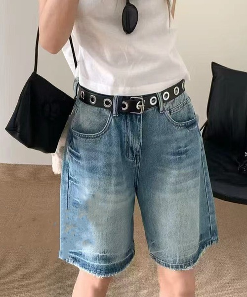 MEMECLE(メメクル)の「【 MEMECLE / メメクル 】スタッズベルト付きハーフデニムパンツ(デニムパンツ・レディース・ブルー・MEDIUM/SMALL)」の1枚目の写真