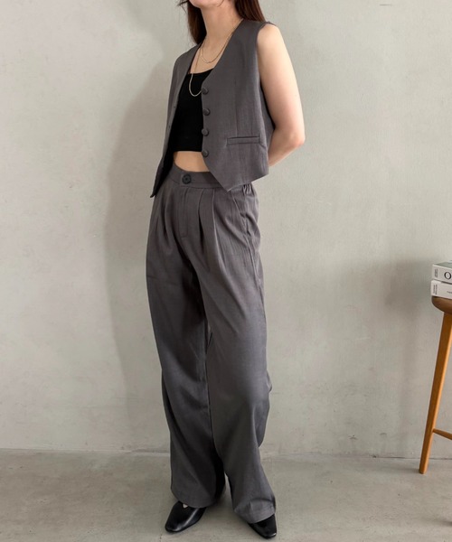 MYMOOD.(マイムード)の「シーン選ばず着用可◎コンパクトベスト×ストレートパンツセットアップ(セットアップ・レディース・ブラック/ベージュ/グレー・FREE)」の7枚目の写真