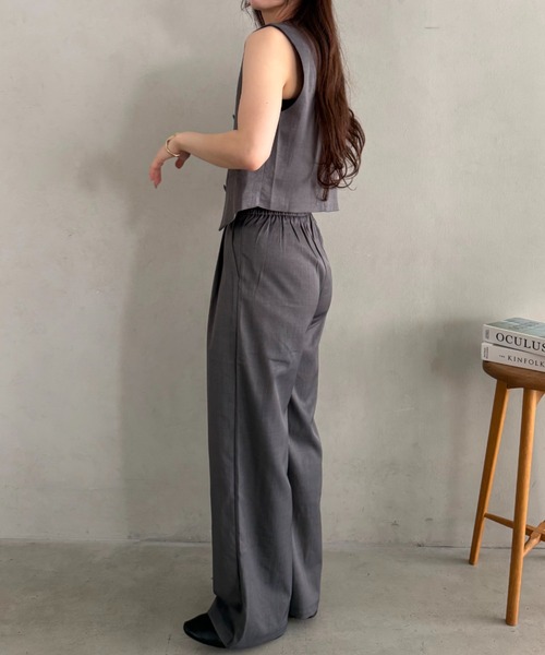 MYMOOD.(マイムード)の「シーン選ばず着用可◎コンパクトベスト×ストレートパンツセットアップ(セットアップ・レディース・ブラック/ベージュ/グレー・FREE)」の5枚目の写真