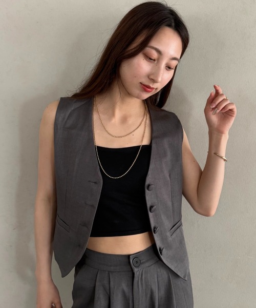 MYMOOD.(マイムード)の「シーン選ばず着用可◎コンパクトベスト×ストレートパンツセットアップ(セットアップ・レディース・ブラック/ベージュ/グレー・FREE)」の4枚目の写真