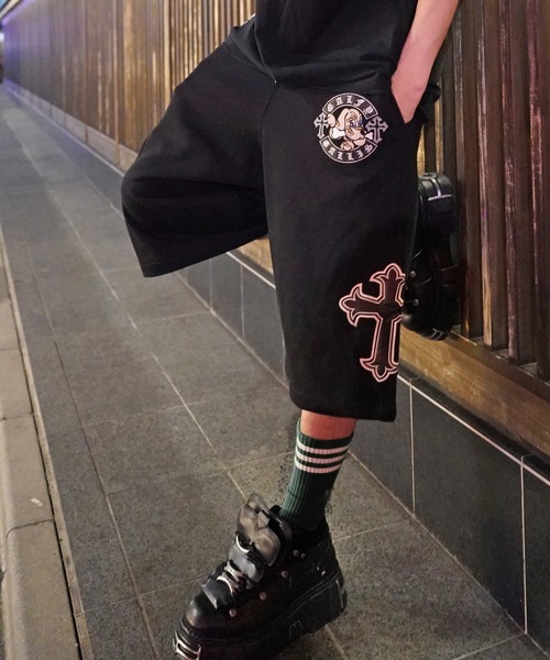 GALFY(ガルフィー)の「【別注】GA×GALFY-別注十字架わんわんハーフパンツ(スウェットパンツ・メンズ・ホワイト/ブラック/ブラック系2・S/L/XL)」の1枚目の写真