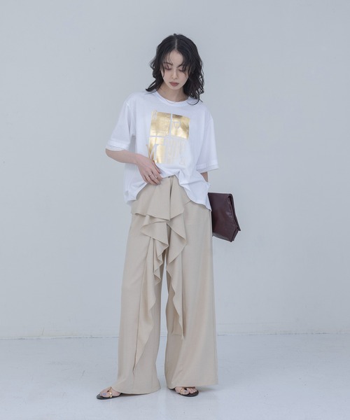 Eimee Law(エイミーロウ)の「ドレープフリル ワイドパンツ(その他パンツ・レディース・ライトベージュ/ネイビー・MEDIUM)」の3枚目の写真