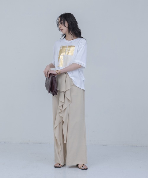 Eimee Law(エイミーロウ)の「ドレープフリル ワイドパンツ(その他パンツ・レディース・ライトベージュ/ネイビー・MEDIUM)」の4枚目の写真