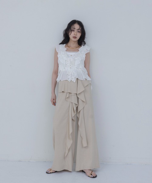 Eimee Law(エイミーロウ)の「ドレープフリル ワイドパンツ(その他パンツ・レディース・ライトベージュ/ネイビー・MEDIUM)」の6枚目の写真