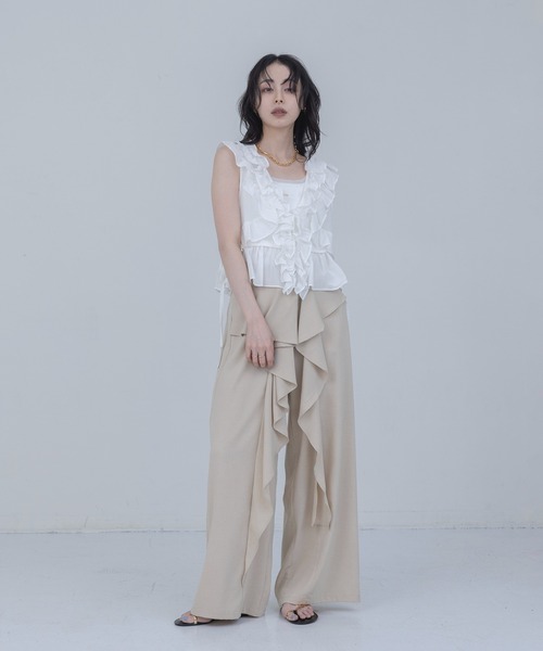 Eimee Law(エイミーロウ)の「ドレープフリル ワイドパンツ(その他パンツ・レディース・ライトベージュ/ネイビー・MEDIUM)」の7枚目の写真
