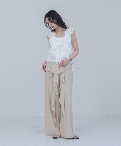 Eimee Law(エイミーロウ)の「ドレープフリル ワイドパンツ(その他パンツ・レディース・ライトベージュ/ネイビー・MEDIUM)」の8枚目の写真