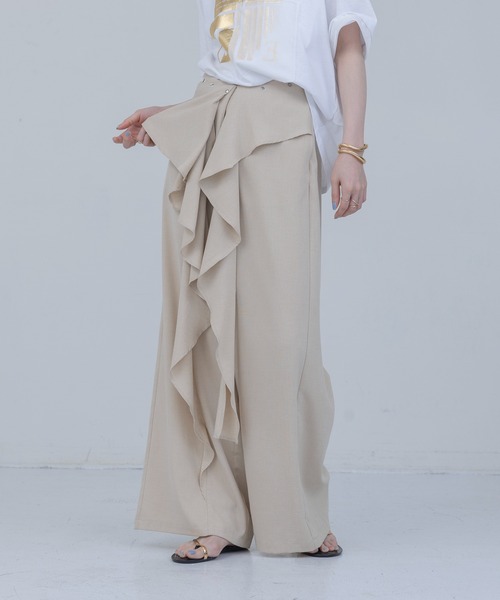 Eimee Law(エイミーロウ)の「ドレープフリル ワイドパンツ(その他パンツ・レディース・ライトベージュ/ネイビー・MEDIUM)」の14枚目の写真