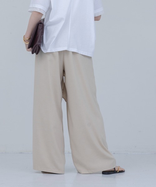 Eimee Law(エイミーロウ)の「ドレープフリル ワイドパンツ(その他パンツ・レディース・ライトベージュ/ネイビー・MEDIUM)」の15枚目の写真