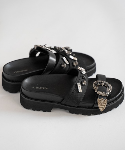 靴 WILLFULLY asymmetric bijou strap sandal asymmetric bijou strap sandal（サンダル）｜WILLFULLY（ウィルフリー