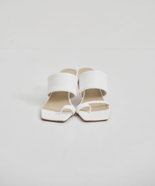 CITY TOKYO(シティトウキョウ)の「【CITY TOKYO/シティートウキョウ】Asymmetry Leather Sandal/アシンメトリーレザーサンダル(サンダル・レディース・ブラック/ホワイト/シルバー・1/2)」の2枚目の写真