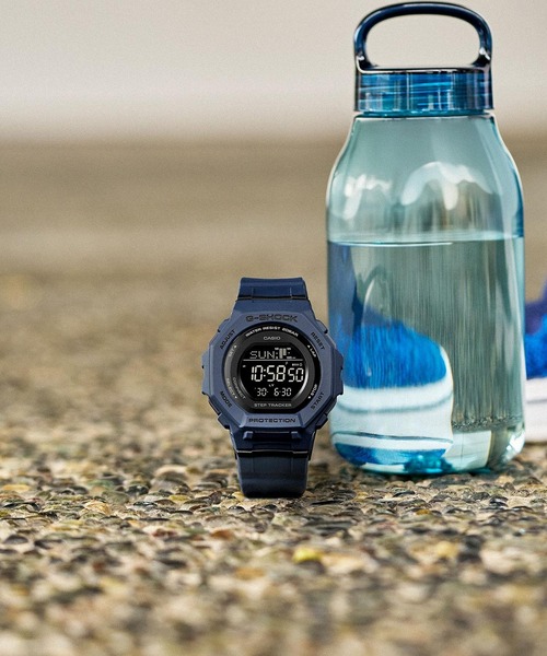 G-SHOCK(ジーショック)の「ステップトラッカー / GMD-B300-2JF(デジタル腕時計・レディース・ネイビー・FREE)」の2枚目の写真