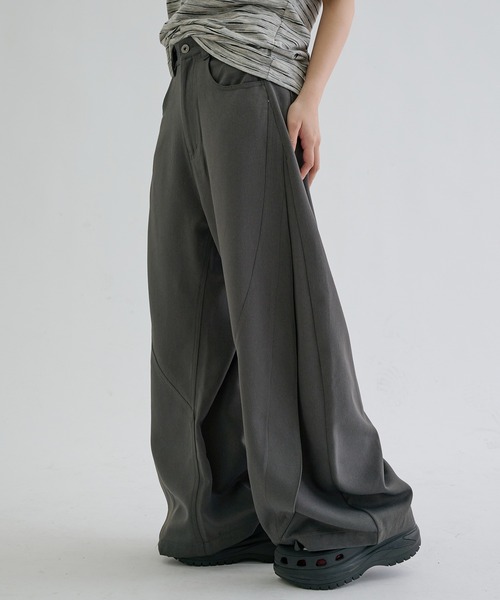EPNK(イーピーエヌケー)の「Switch seam flare slacks / スイッチシームフレアスラックス(スラックス・メンズ・チャコールグレー/ブラック・SMALL/LARGE/MEDIUM)」の2枚目の写真