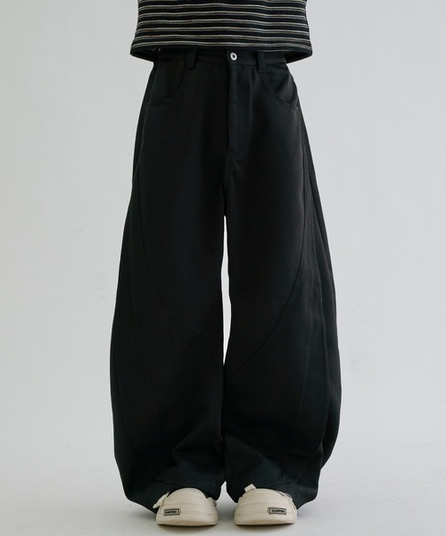 EPNK(イーピーエヌケー)の「Switch seam flare slacks / スイッチシームフレアスラックス(スラックス・メンズ・チャコールグレー/ブラック・SMALL/LARGE/MEDIUM)」の1枚目の写真