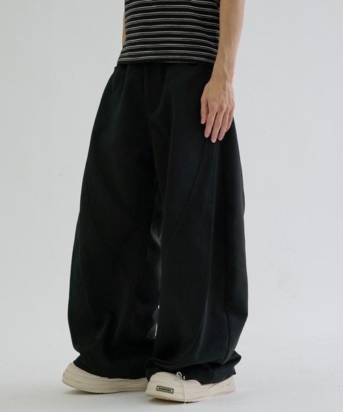 EPNK(イーピーエヌケー)の「Switch seam flare slacks / スイッチシームフレアスラックス(スラックス・メンズ・チャコールグレー/ブラック・SMALL/LARGE/MEDIUM)」の3枚目の写真