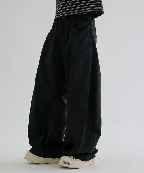 EPNK(イーピーエヌケー)の「Switch seam flare slacks / スイッチシームフレアスラックス(スラックス・メンズ・チャコールグレー/ブラック・SMALL/LARGE/MEDIUM)」の4枚目の写真