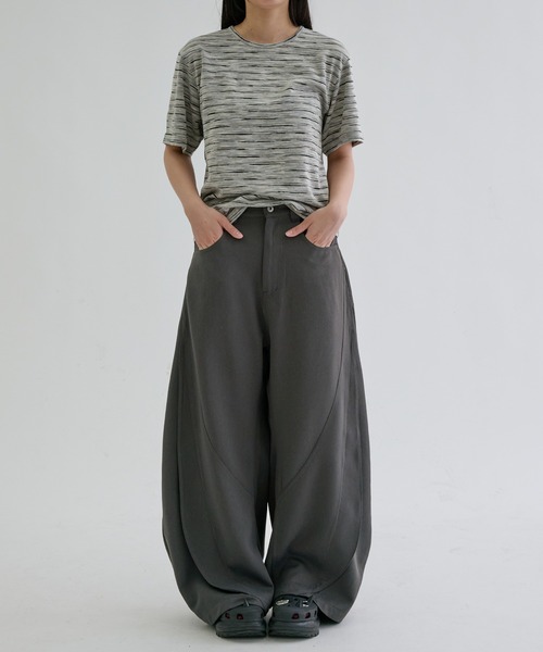 EPNK(イーピーエヌケー)の「Switch seam flare slacks / スイッチシームフレアスラックス(スラックス・メンズ・チャコールグレー/ブラック・SMALL/LARGE/MEDIUM)」の18枚目の写真