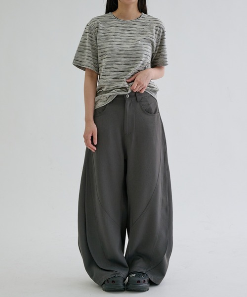 EPNK(イーピーエヌケー)の「Switch seam flare slacks / スイッチシームフレアスラックス(スラックス・メンズ・チャコールグレー/ブラック・SMALL/LARGE/MEDIUM)」の19枚目の写真