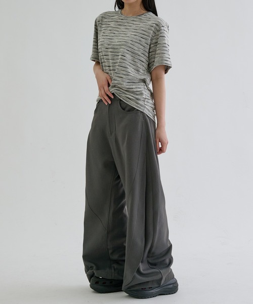 EPNK(イーピーエヌケー)の「Switch seam flare slacks / スイッチシームフレアスラックス(スラックス・メンズ・チャコールグレー/ブラック・SMALL/LARGE/MEDIUM)」の21枚目の写真