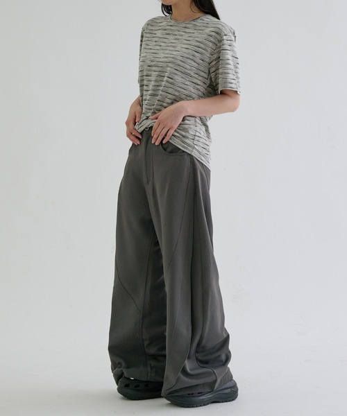 EPNK(イーピーエヌケー)の「Switch seam flare slacks / スイッチシームフレアスラックス(スラックス・メンズ・チャコールグレー/ブラック・SMALL/LARGE/MEDIUM)」の22枚目の写真
