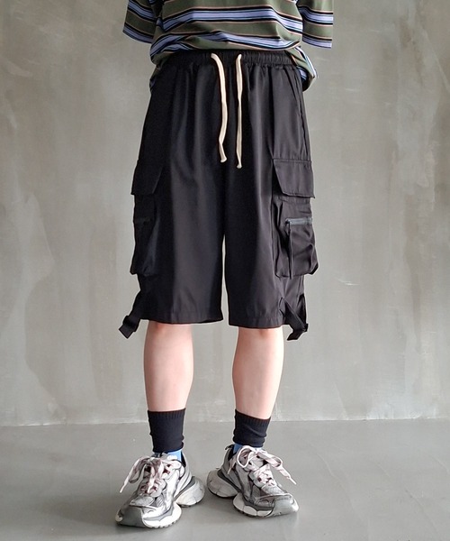 WESTBOY(ウエストボーイ)の「ストリート マルチポケット ストラップ カーゴショーツ WO26S14PT15(その他パンツ・メンズ・ブラック・XL/M/L)」の9枚目の写真