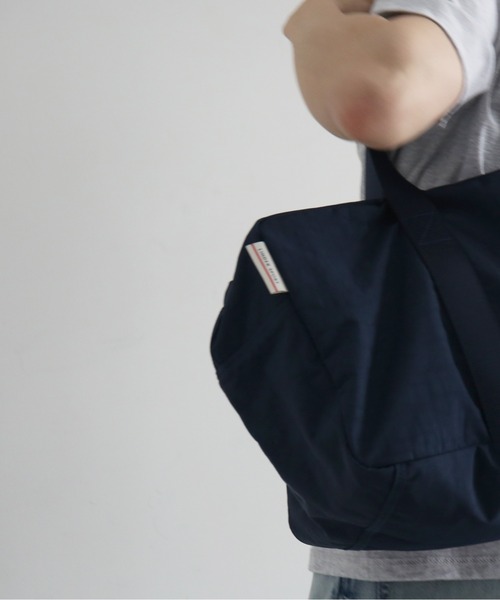 LINDER SPORT(リンダースポーツ)の「LINDER SPORT Duffle bag(ドラムバッグ・メンズ・レッド/ネイビー・OS)」の4枚目の写真