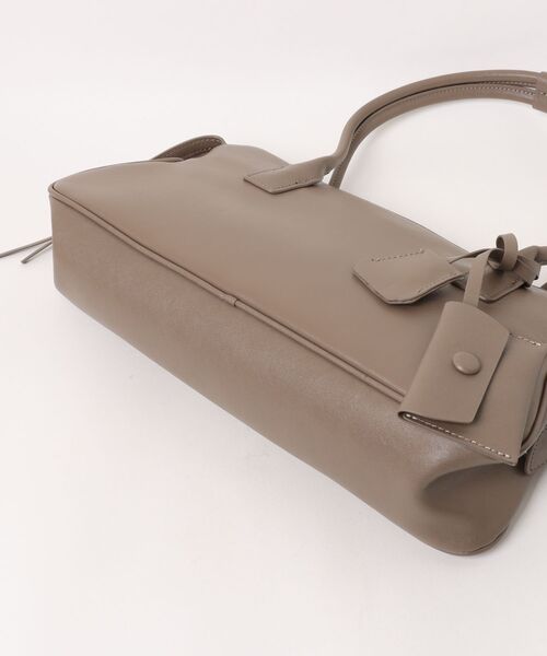 NiiNa(ニーナ)の「【 NiiNa / ニーナ 】高品質牛革横長ショルダー&ミニケースセットバッグ(ショルダーバッグ・レディース・ベージュ・FREE)」の19枚目の写真