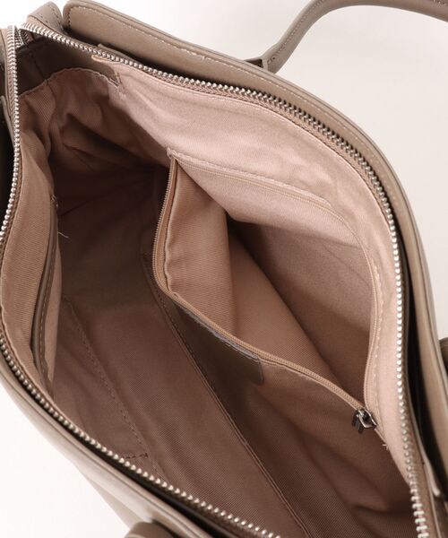 NiiNa(ニーナ)の「【 NiiNa / ニーナ 】高品質牛革横長ショルダー&ミニケースセットバッグ(ショルダーバッグ・レディース・ベージュ・FREE)」の18枚目の写真