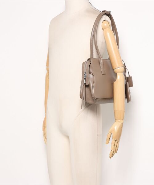 NiiNa(ニーナ)の「【 NiiNa / ニーナ 】高品質牛革横長ショルダー&ミニケースセットバッグ(ショルダーバッグ・レディース・ベージュ・FREE)」の17枚目の写真