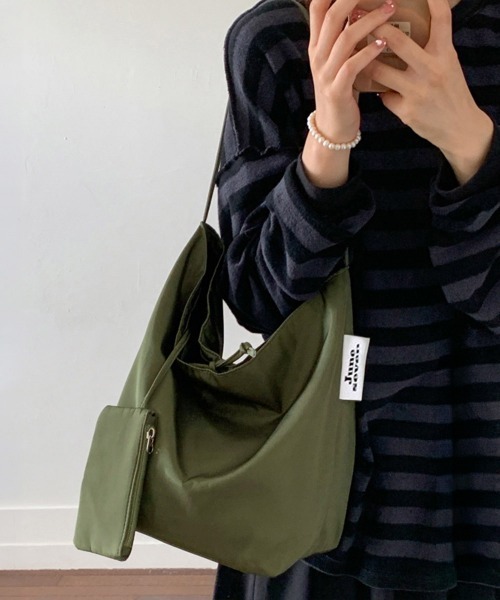 Miniministore(ミニミニストア)の「大容量トートバッグ ミニポーチ付き 無地(トートバッグ・レディース・レッド/カーキ/パープル/ミント/ブラウン/ブラック・FREE)」の4枚目の写真