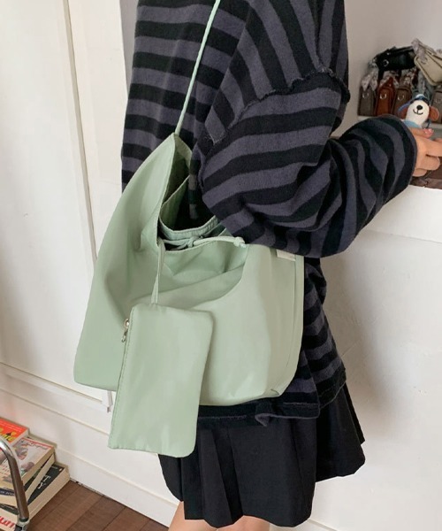 Miniministore(ミニミニストア)の「大容量トートバッグ ミニポーチ付き 無地(トートバッグ・レディース・レッド/カーキ/パープル/ミント/ブラウン/ブラック・FREE)」の5枚目の写真