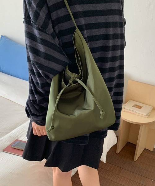 Miniministore(ミニミニストア)の「大容量トートバッグ ミニポーチ付き 無地(トートバッグ・レディース・レッド/カーキ/パープル/ミント/ブラウン/ブラック・FREE)」の9枚目の写真