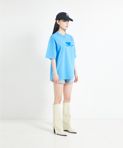 COTTONREBIRTHCLUB（コットンリバースクラブ）の「ボクシーサンダーグラフィックTシャツ（ブルー）（Tシャツ/カットソー・レディース・その他・FREE）」の3枚目の写真