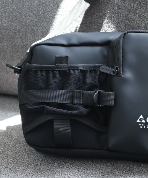 GERRY（ジェリー）の「GERRY 撥水加工 ボトル外側収納 ショルダーバッグ BAG 男女兼用（ショルダーバッグ・メンズ・ブラック・FREE）」の3枚目の写真