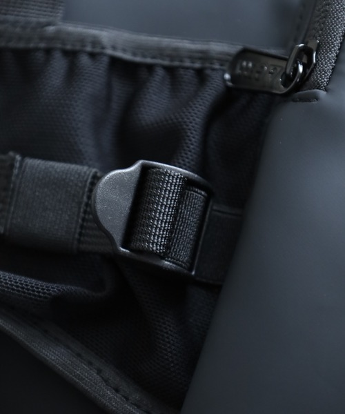 GERRY（ジェリー）の「GERRY 撥水加工 ボトル外側収納 ショルダーバッグ BAG 男女兼用（ショルダーバッグ・メンズ・ブラック・FREE）」の6枚目の写真