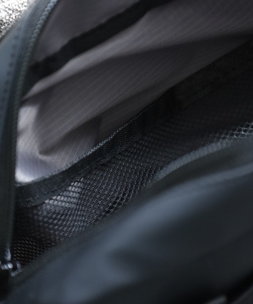 GERRY（ジェリー）の「GERRY 撥水加工 ボトル外側収納 ショルダーバッグ BAG 男女兼用（ショルダーバッグ・メンズ・ブラック・FREE）」の10枚目の写真