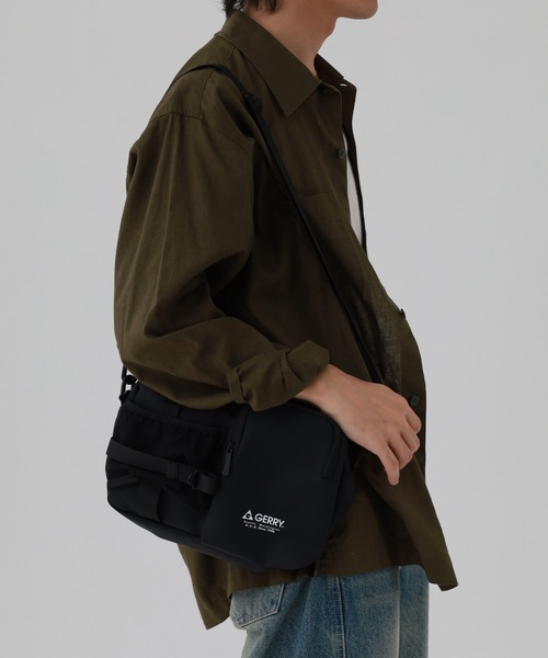 GERRY（ジェリー）の「GERRY 撥水加工 ボトル外側収納 ショルダーバッグ BAG 男女兼用（ショルダーバッグ・メンズ・ブラック・FREE）」の13枚目の写真